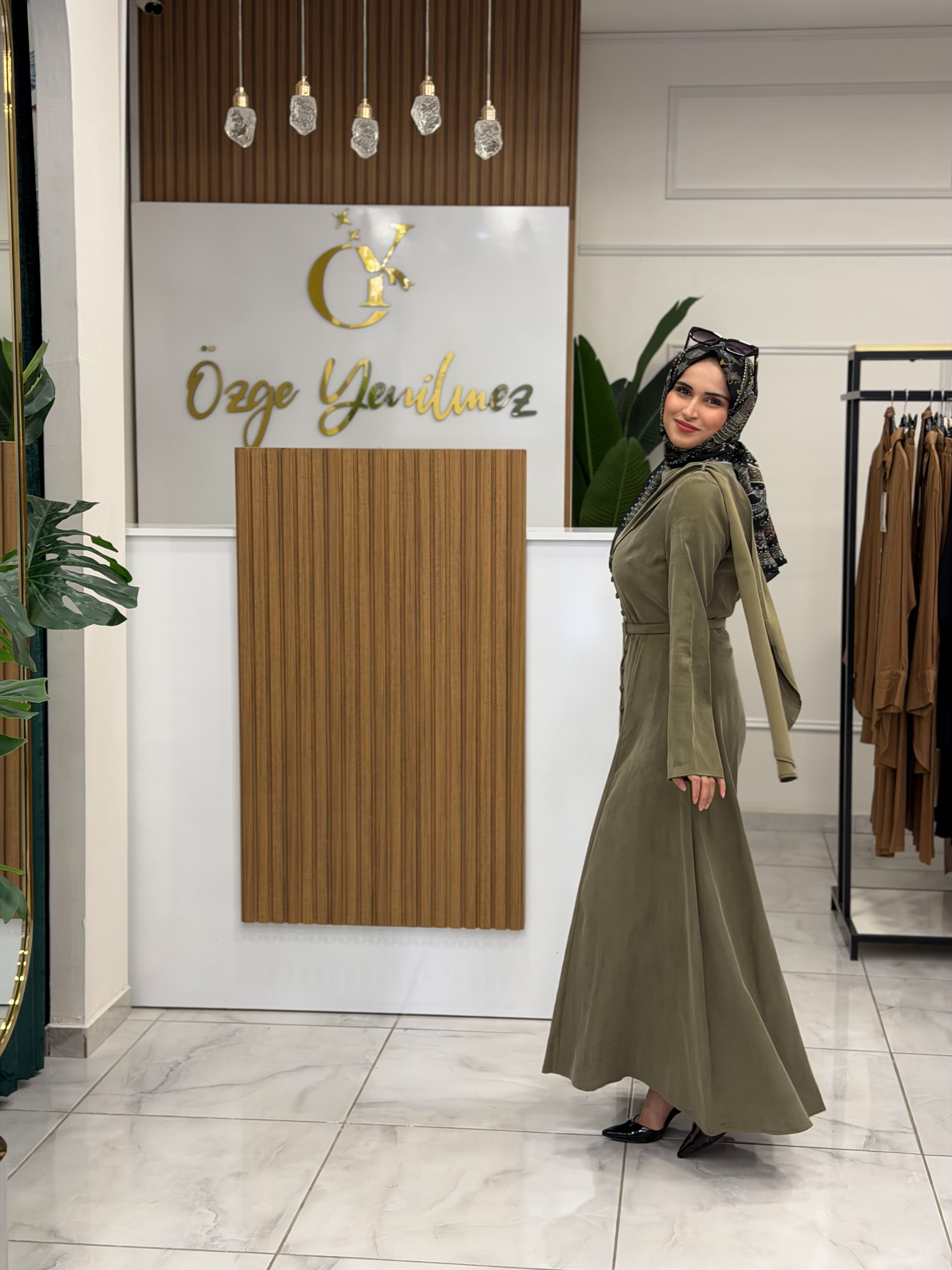 Yeşil düğmeli elbise 