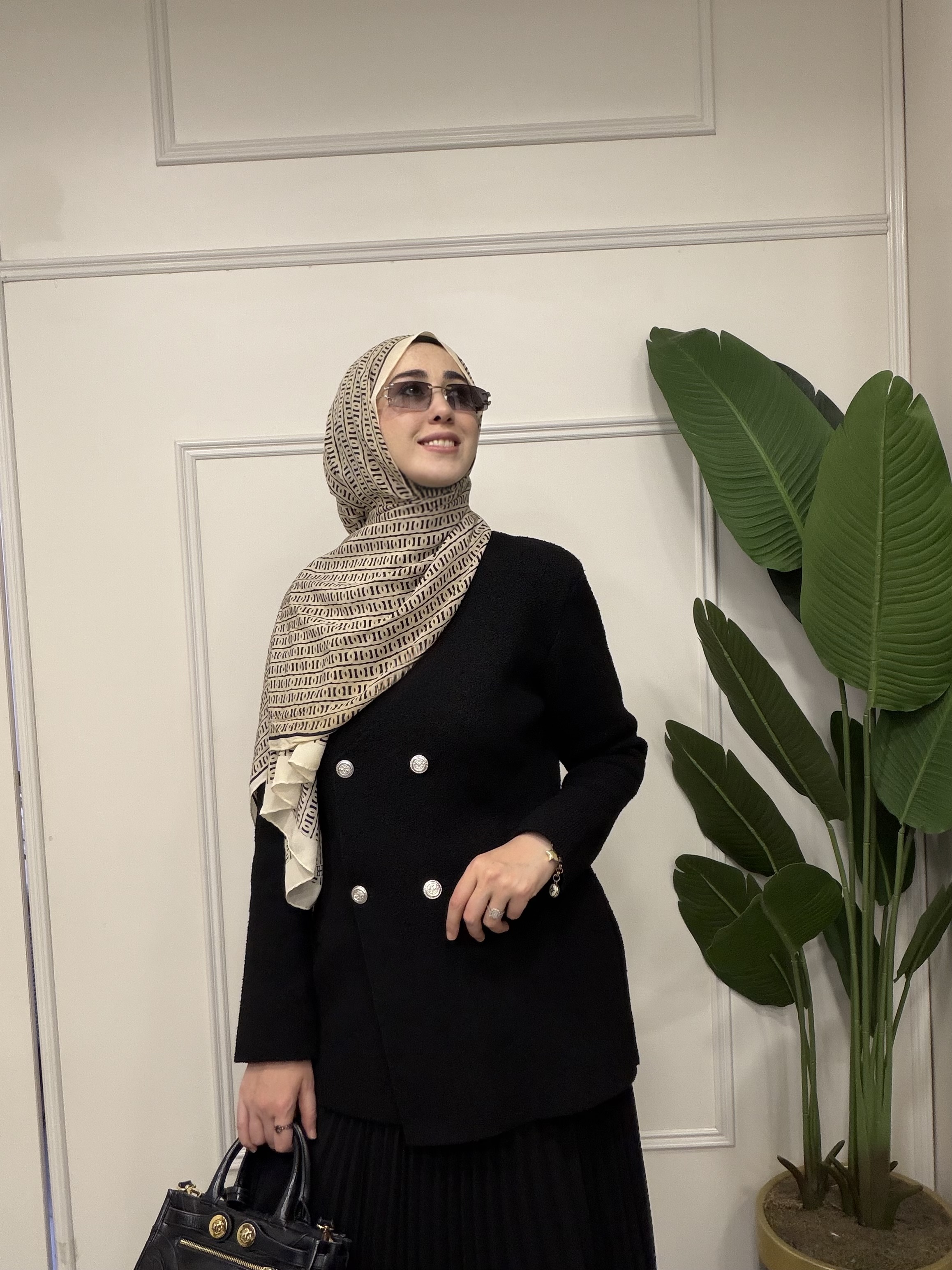 Vatkalı siyah hırka 